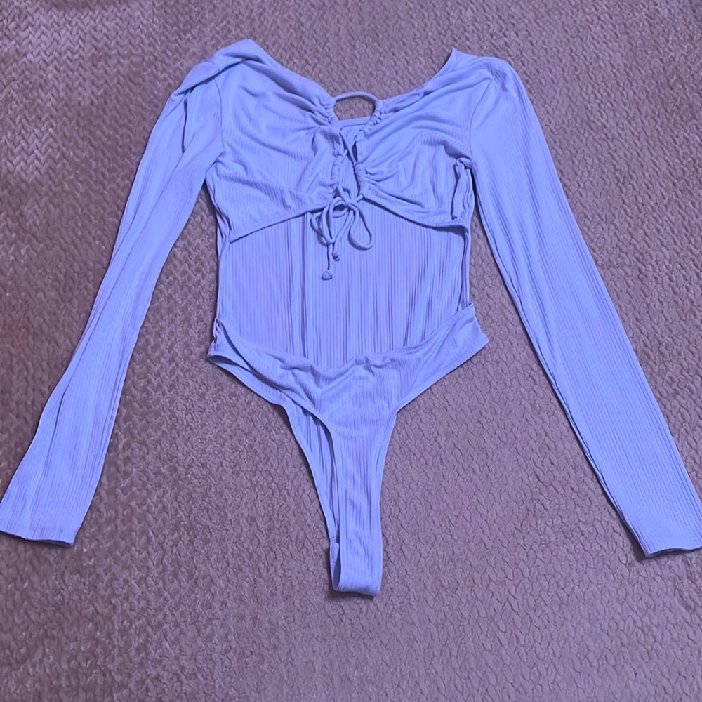 Backless body suit with design